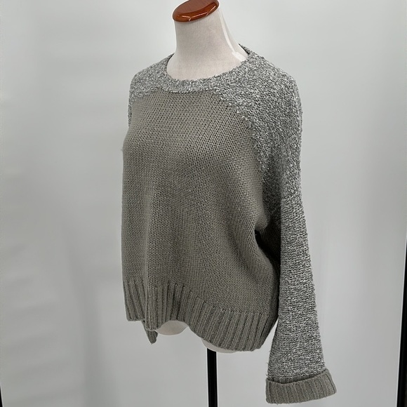 John + Jenn Gray Color Block Boucle Detail Pullover Sweater Size Medium - Picture 3 of 10